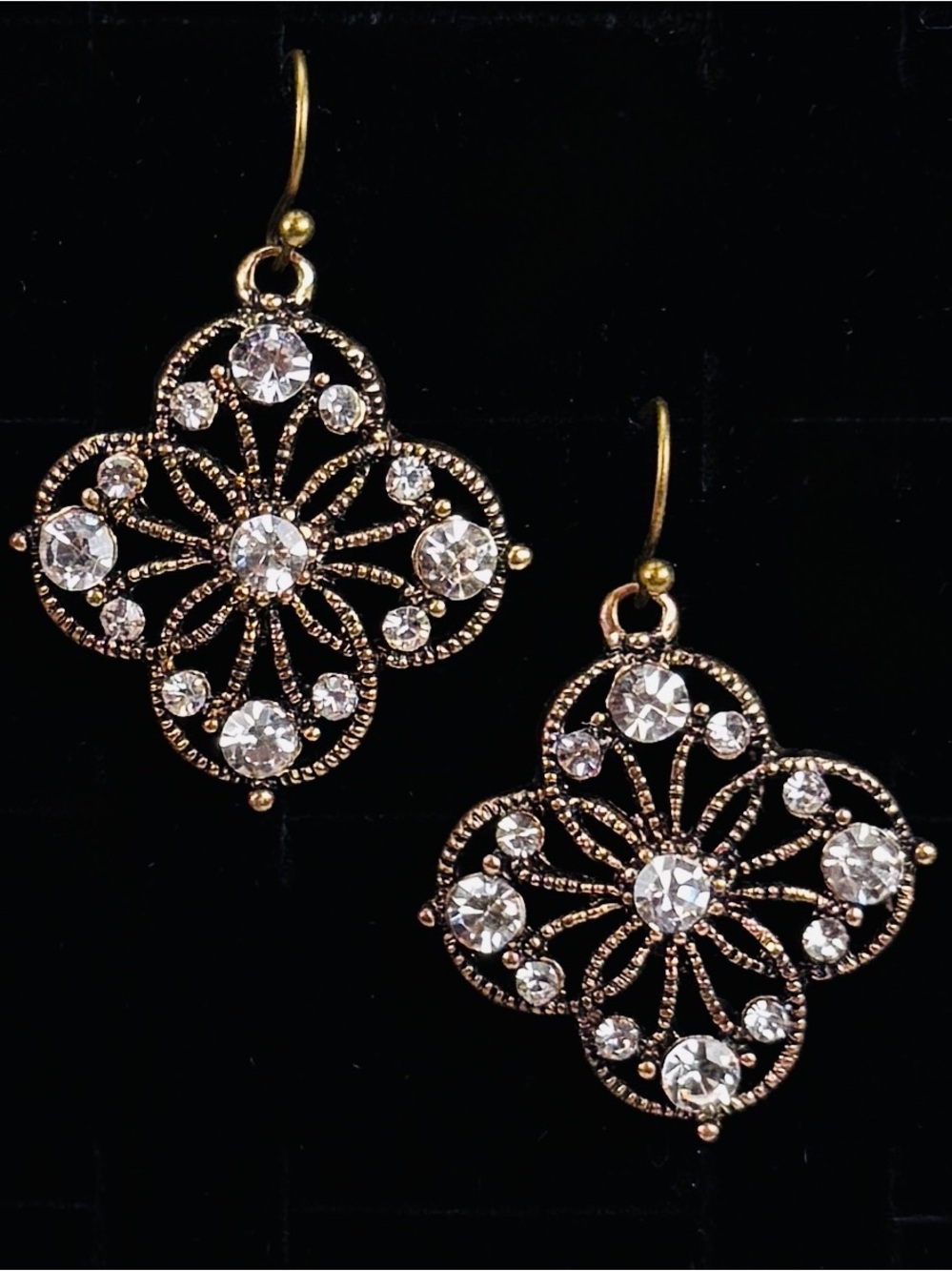 Beautiful, vintage goldtone, clear bling pierced earrings